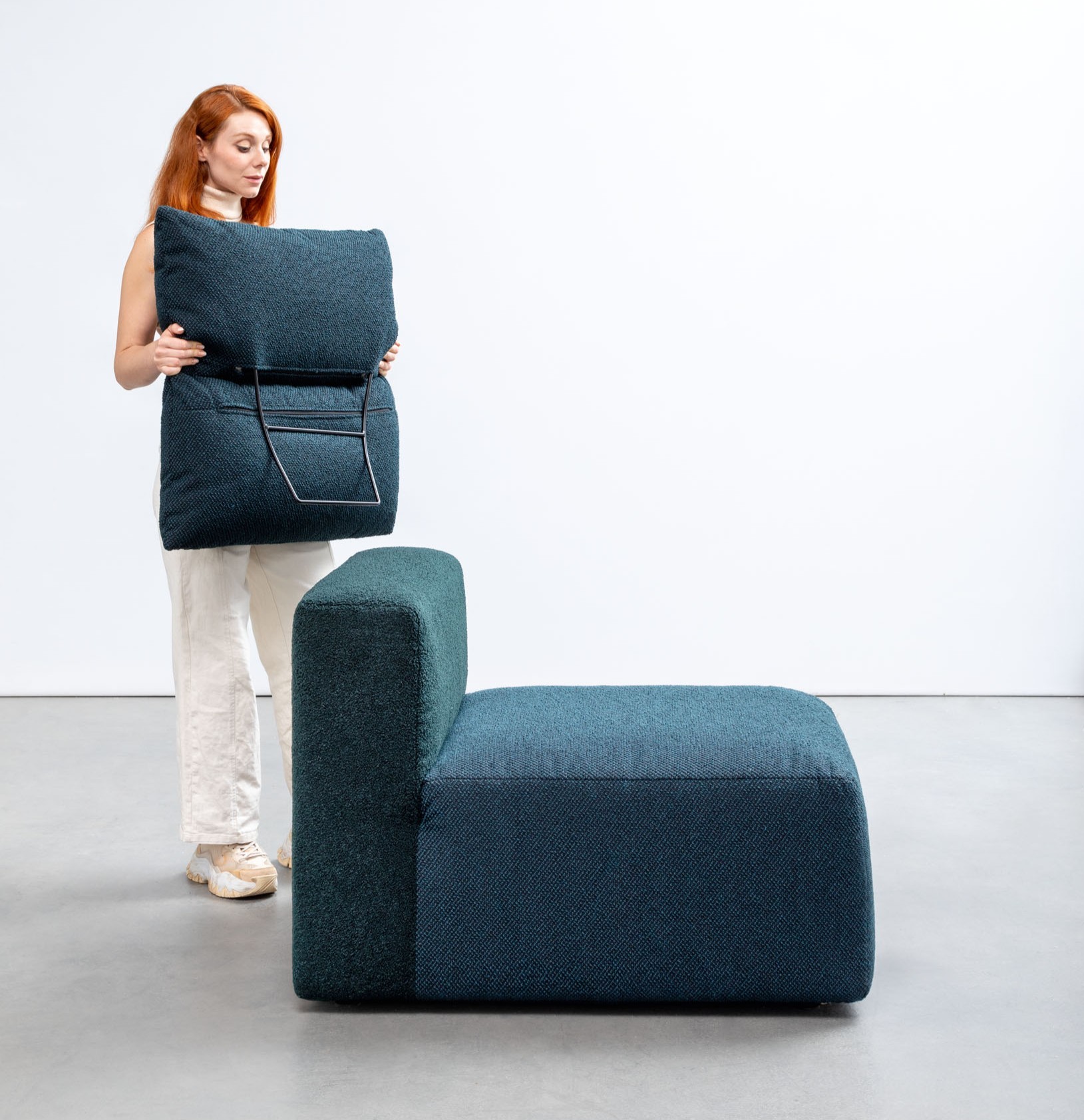 Removable Comfort backrest, Sassy sofa, Experience Collection.